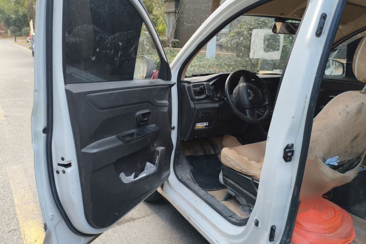Used Wuling Hongguang V 2020 Model 1.2L Jingqu Edition China VI LSI Driver Seat