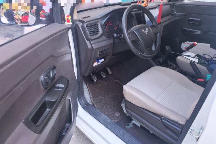Used Wuling Hongguang V 2020 Model 1.2L Jingqu Edition China VI LSI Driver Seat