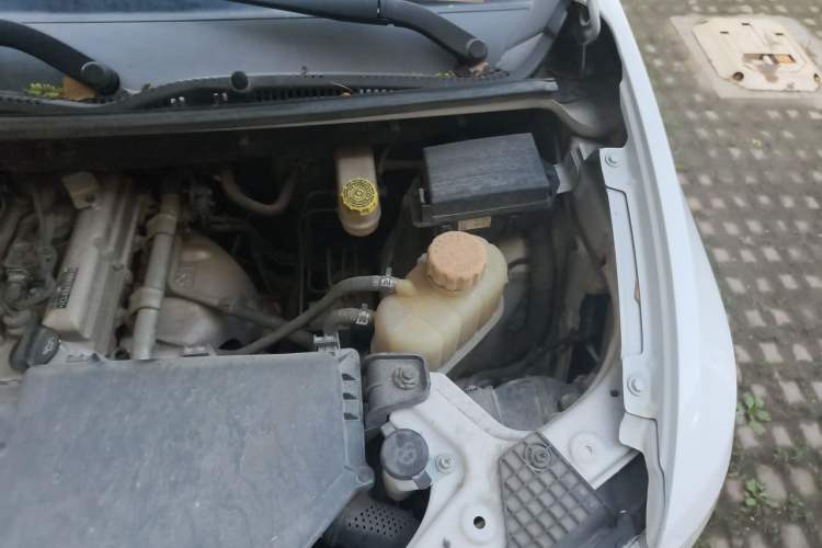 Used Wuling Hongguang V 2020 Model 1.2L Jingqu Edition China VI LSI Engine Bay Left