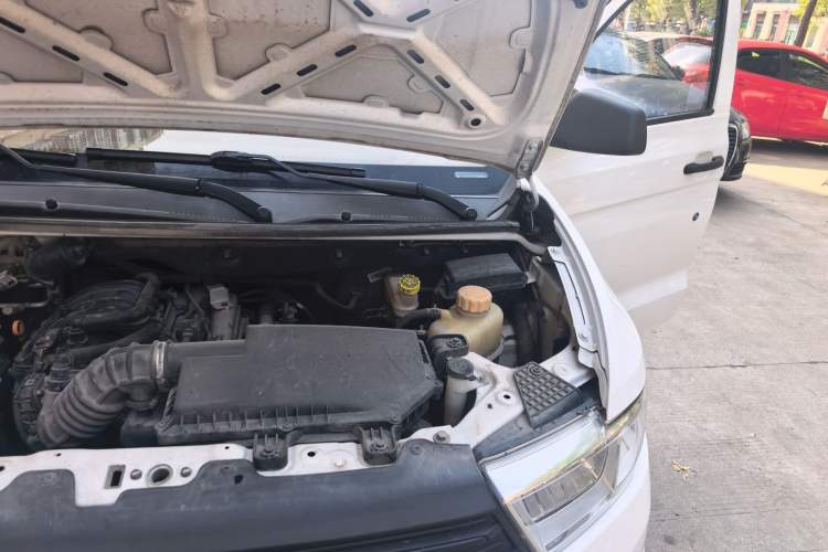 Used Wuling Hongguang V 2020 Model 1.2L Jingqu Edition China VI LSI Engine Bay Left