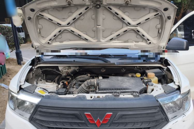 Used Wuling Hongguang V 2020 Model 1.2L Jingqu Edition China VI LSI Engine Bay
