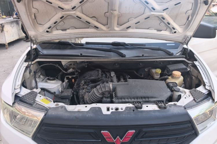 Used Wuling Hongguang V 2020 Model 1.2L Jingqu Edition China VI LSI Engine Bay