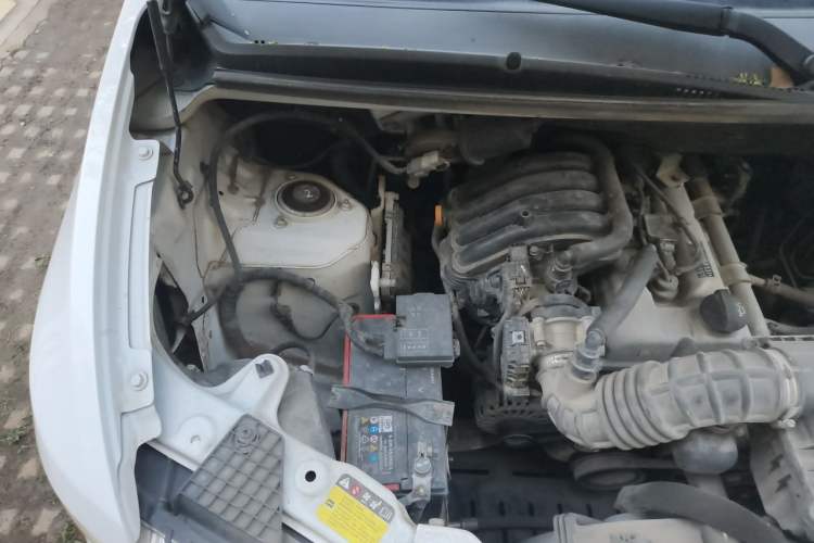 Used Wuling Hongguang V 2020 Model 1.2L Jingqu Edition China VI LSI Engine Bay Right