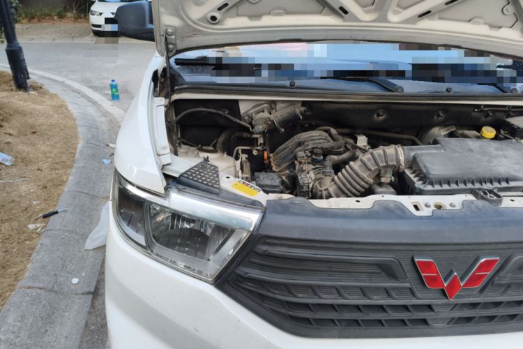 Used Wuling Hongguang V 2020 Model 1.2L Jingqu Edition China VI LSI Engine Bay Right