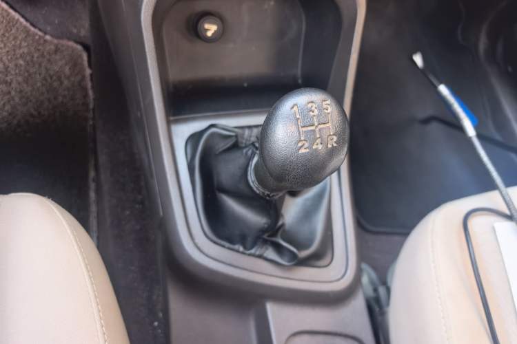 Used Wuling Hongguang V 2020 Model 1.2L Jingqu Edition China VI LSI Gear Lever