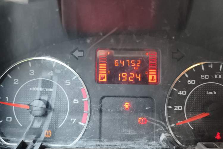 Used Wuling Hongguang V 2020 Model 1.2L Jingqu Edition China VI LSI Odometer Close Up