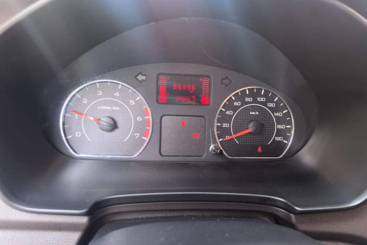 Used Wuling Hongguang V 2020 Model 1.2L Jingqu Edition China VI LSI Odometer Close Up