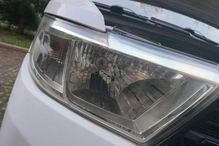 Used Wuling Hongguang V 2020 Model 1.2L Jingqu Edition China VI LSI Right Front Headlight
