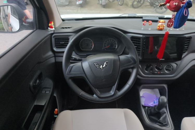 Used Wuling Hongguang V 2020 Model 1.2L Jingqu Edition China VI LSI Steering Wheel