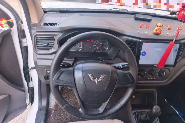 Used Wuling Hongguang V 2020 Model 1.2L Jingqu Edition China VI LSI Steering Wheel
