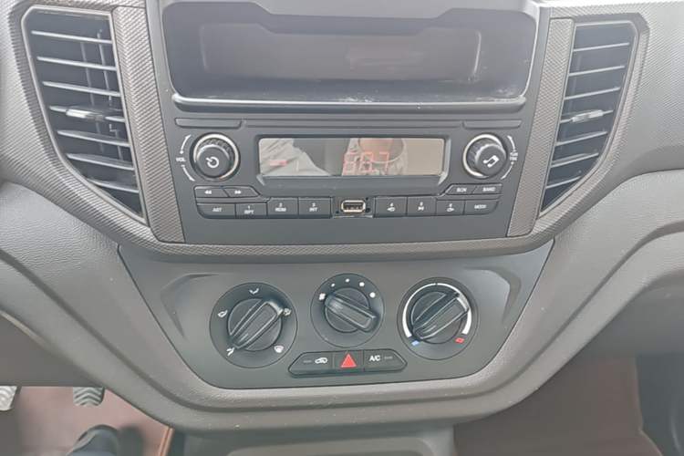 Used Wuling Hongguang V 2021 1.5L Enjoyment Edition LAR Audio And AC Panel
