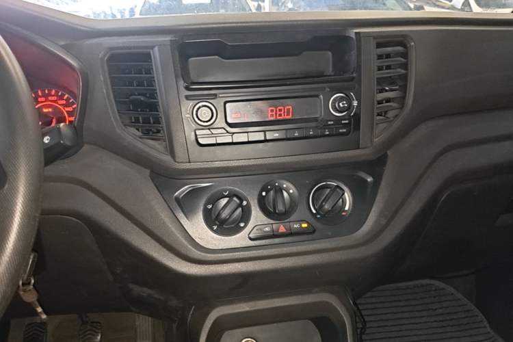 Used Wuling Hongguang V 2021 1.5L Jingqu Version LAR Audio And AC Panel
