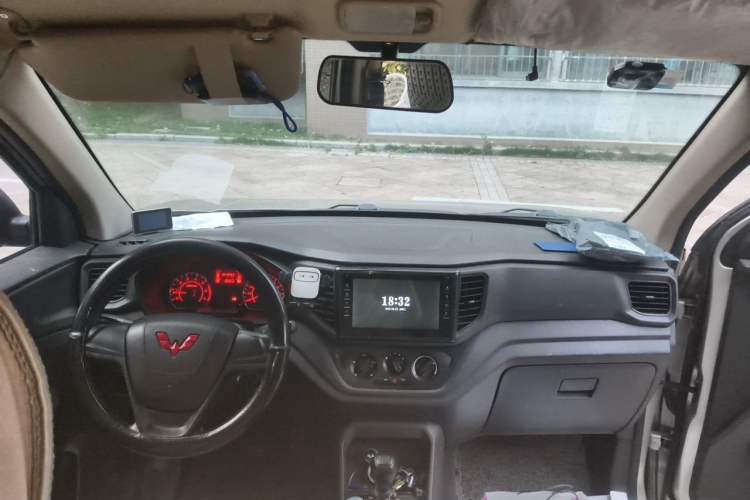 Used Wuling Hongguang V 2021 1.5L Jingqu Version LAR Center Console