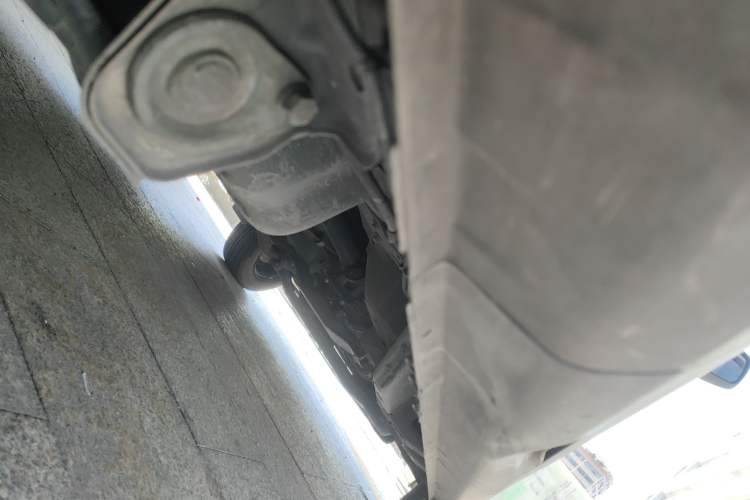 Used Wuling Hongguang V 2021 1.5L Jingqu Edition Enclosed-Window Vehicle LAR Chassis Rear Right