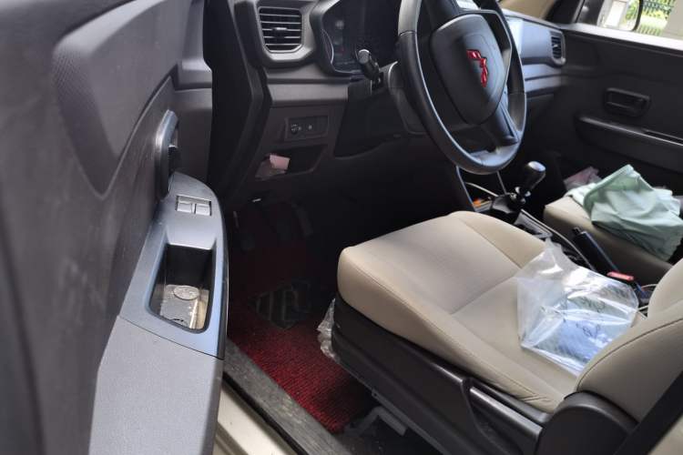 Used Wuling Hongguang V 2021 1.5L Jingqu Version LAR Driver Seat