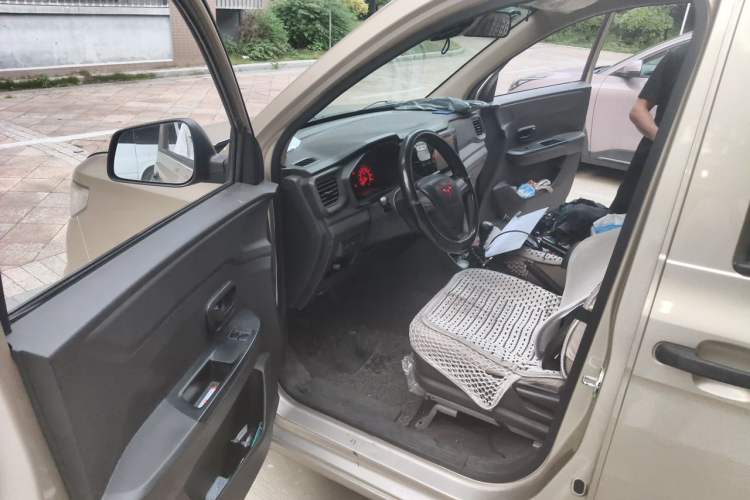 Used Wuling Hongguang V 2021 1.5L Jingqu Version LAR Driver Seat