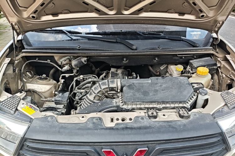 Used Wuling Hongguang V 2021 1.5L Jingqu Version LAR Engine Bay