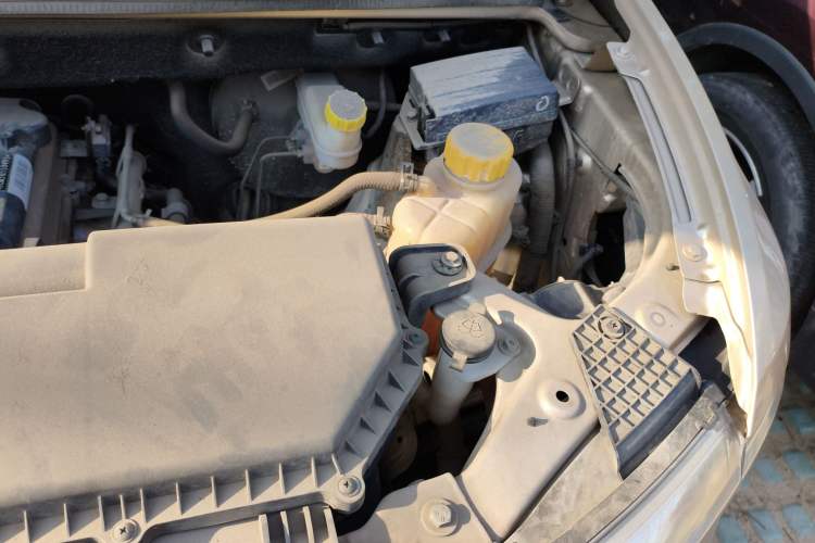 Used Wuling Hongguang V 2021 1.5L Jingqu Version LAR Engine Bay Left
