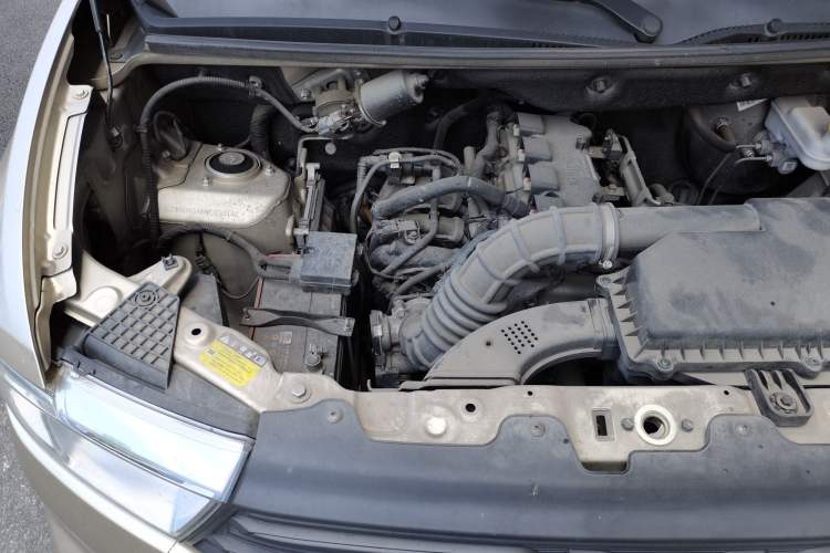 Used Wuling Hongguang V 2021 1.5L Jingqu Version LAR Engine Bay Right