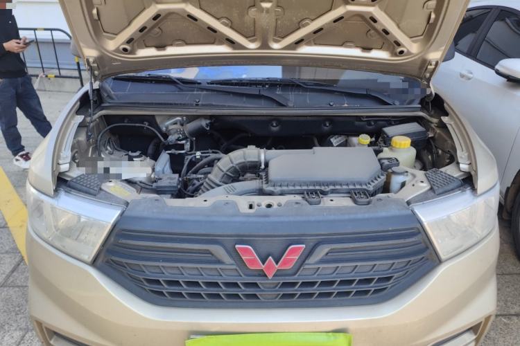 Used Wuling Hongguang V 2021 1.5L Jingqu Edition Enclosed-Window Vehicle LAR Engine Bay