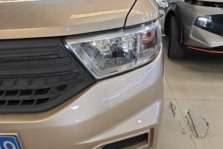 Used Wuling Hongguang V 2021 1.5L Jingqu Version LAR Left Front Headlight