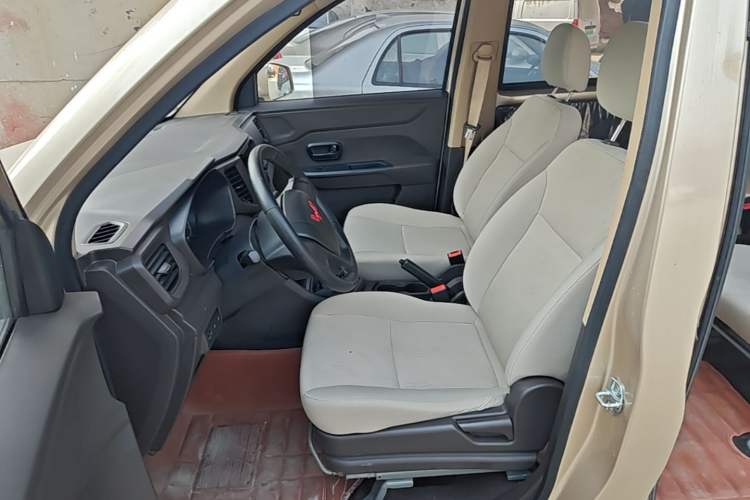 Used Wuling Hongguang V 2021 1.5L Enjoyment Edition LAR Left Front Seat