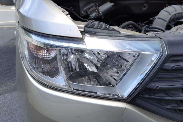 Used Wuling Hongguang V 2021 1.5L Jingqu Version LAR Right Front Headlight