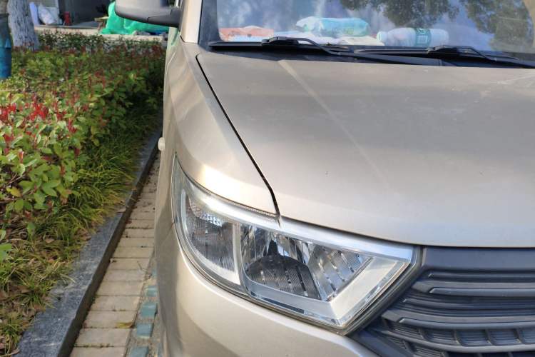 Used Wuling Hongguang V 2021 1.5L Jingqu Version LAR Right Front Headlight