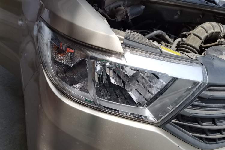 Used Wuling Hongguang V 2021 1.5L Jingqu Version LAR Right Front Headlight