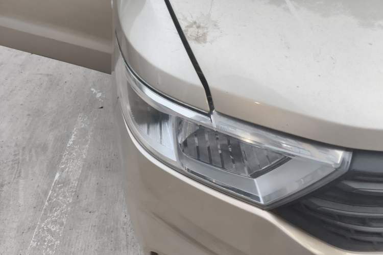 Used Wuling Hongguang V 2021 1.5L Jingqu Version LAR Right Front Headlight