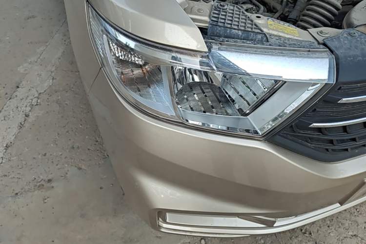 Used Wuling Hongguang V 2021 1.5L Enjoyment Edition LAR Right Front Headlight