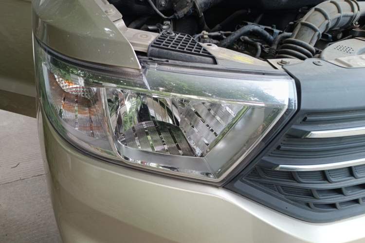 Used Wuling Hongguang V 2021 1.5L Enjoyment Edition LAR Right Front Headlight