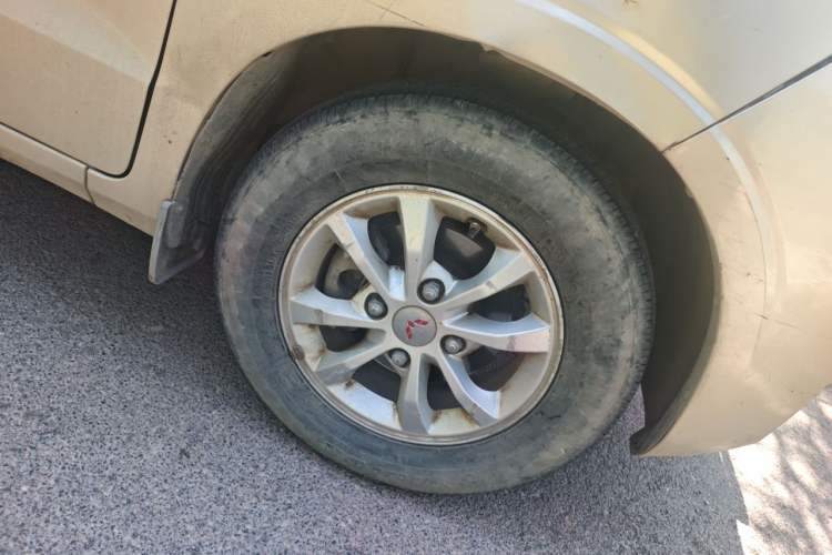 Used Wuling Hongguang V 2021 1.5L Enjoyment Edition LAR Right Front Wheel Hub