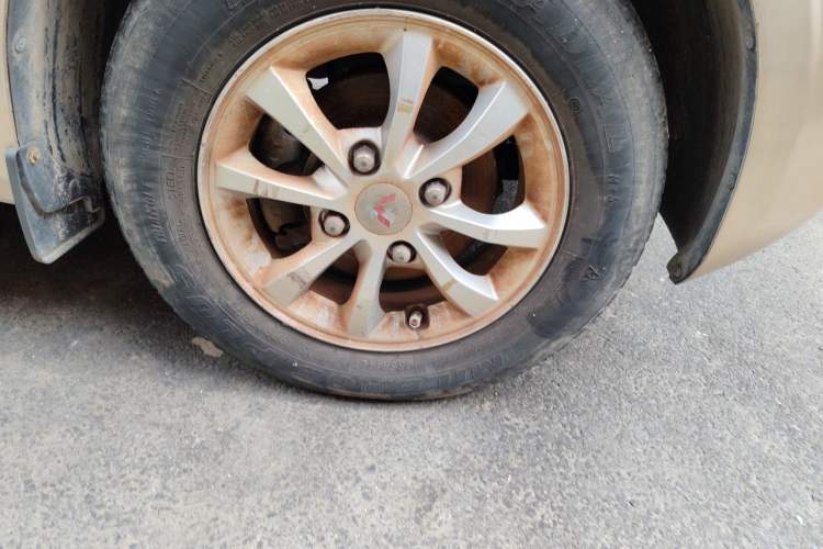 Used Wuling Hongguang V 2021 1.5L Enjoyment Edition LAR Right Front Wheel Hub