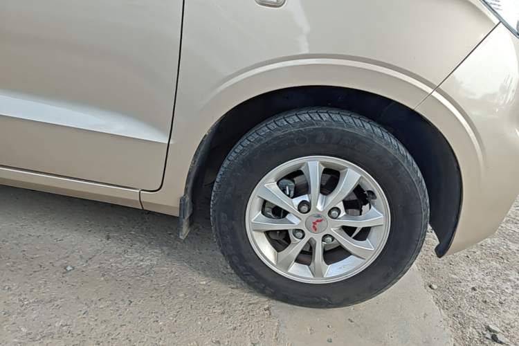 Used Wuling Hongguang V 2021 1.5L Enjoyment Edition LAR Right Front Wheel Hub
