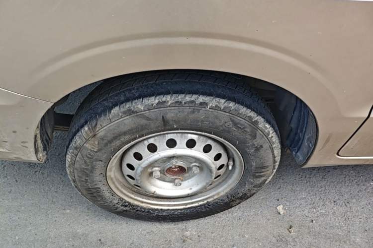 Used Wuling Hongguang V 2021 1.5L Jingqu Version LAR Right Rear Wheel Hub