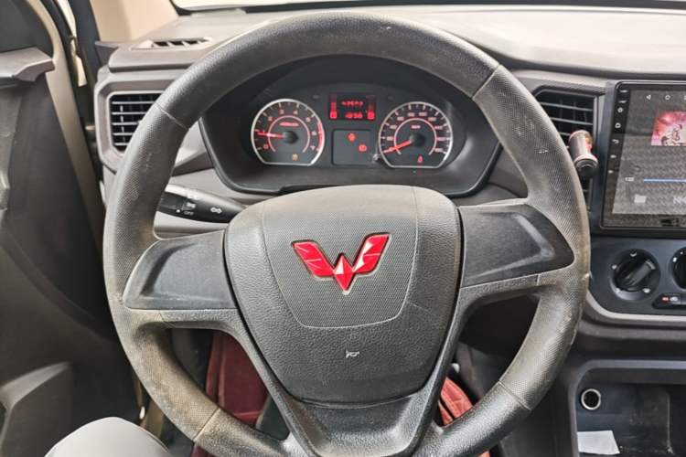 Used Wuling Hongguang V 2021 1.5L Jingqu Version LAR Steering Wheel