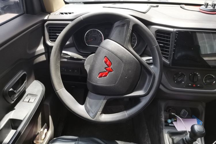 Used Wuling Hongguang V 2021 1.5L Jingqu Version LAR Steering Wheel
