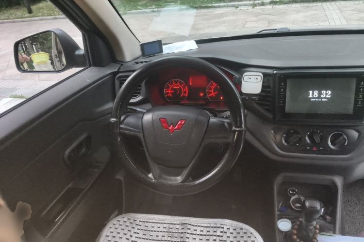 Used Wuling Hongguang V 2021 1.5L Jingqu Version LAR Steering Wheel