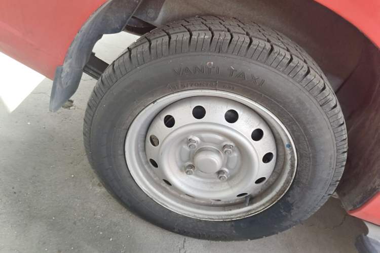 Used Wuling Hongguang V 2021 1.5L Jingqu Version LAR Right Rear Wheel Hub