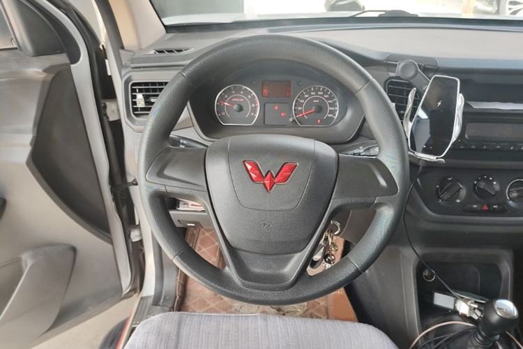Used Wuling Hongguang V 2021 1.5L Jingqu Version LAR Steering Wheel