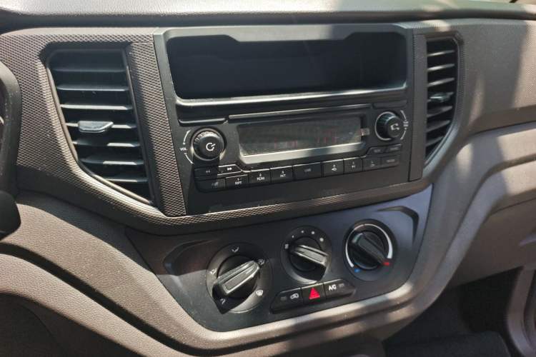 Used Wuling Hongguang V 2021 1.5L Jingqu Version LAR Audio And AC Panel