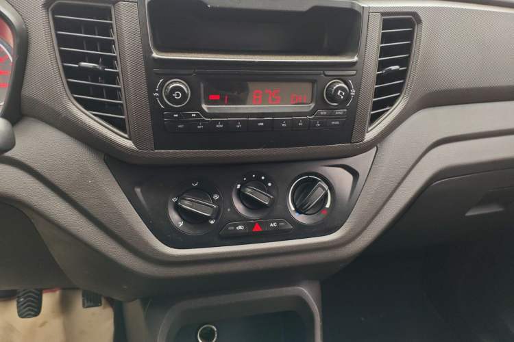 Used Wuling Hongguang V 2021 1.5L Jingqu Version LAR Audio And AC Panel