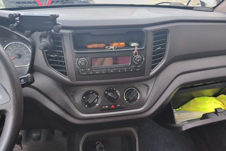 Used Wuling Hongguang V 2021 1.5L Jingqu Version LAR Audio And AC Panel