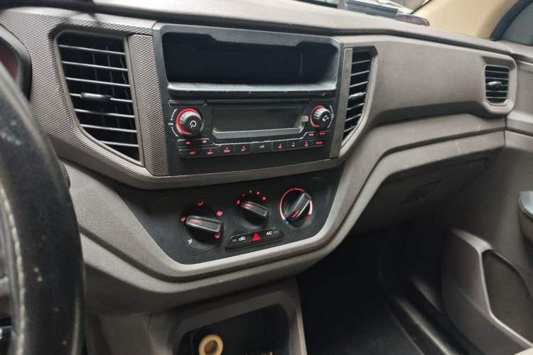 Used Wuling Hongguang V 2021 1.5L Jingqu Version LAR Audio And AC Panel