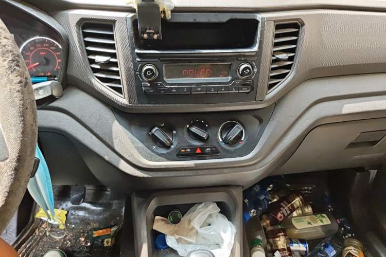 Used Wuling Hongguang V 2021 1.5L Jingqu Edition Enclosed-Window Vehicle LAR Audio And AC Panel