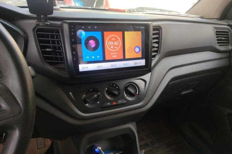 Used Wuling Hongguang V 2021 1.5L Jingqu Edition Enclosed-Window Vehicle LAR Audio And AC Panel