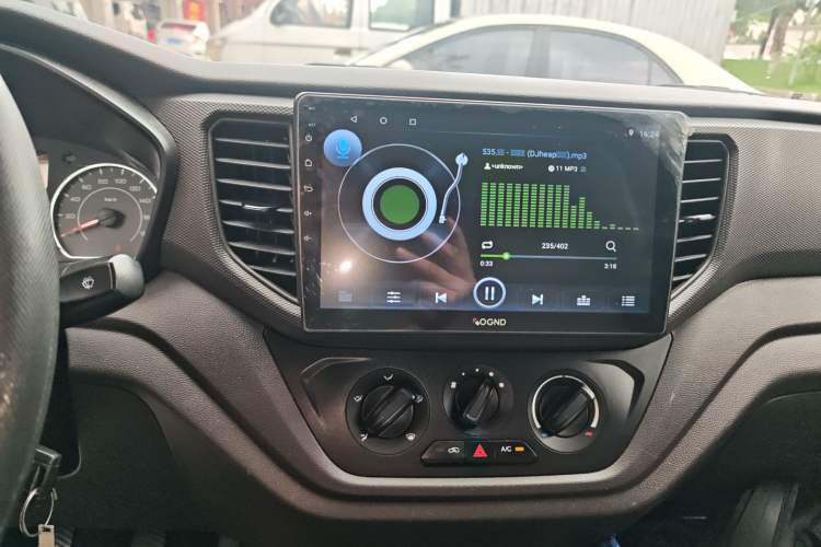 Used Wuling Hongguang V 2021 1.5L Jingqu Edition Enclosed-Window Vehicle LAR Audio And AC Panel