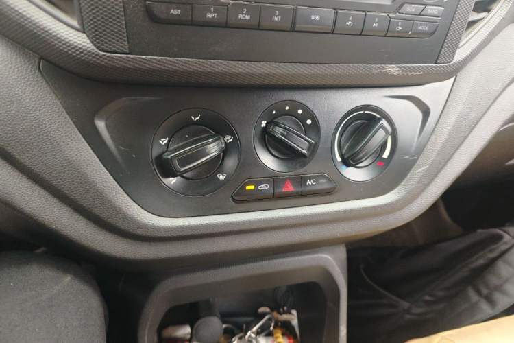 Used Wuling Hongguang V 2021 1.5L Jingqu Version LAR Audio And AC Panel