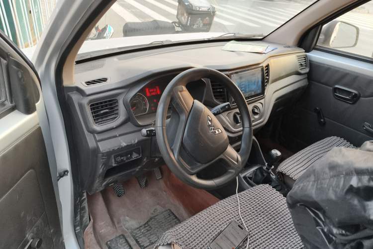 Used Wuling Hongguang V 2021 1.5L Jingqu Edition Enclosed-Window Vehicle LAR Center Console